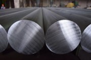Čína zvyšuje antidumpingová cla na ocelové trubky z USA a EU
