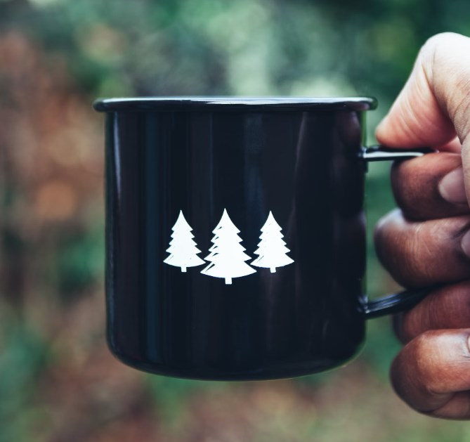 Nevalná čínská data vyzvala investory k výprodejům, podle ECB jsou trhy ohledně sazeb příliš optimistické