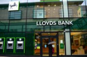 Zisk banky Lloyds byl loni nejvyšší od roku 2006