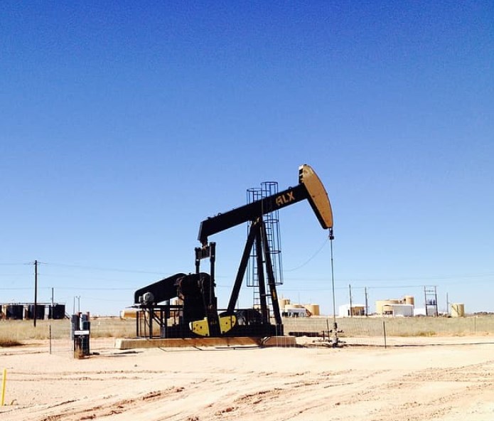 Turbulentní rok na ropě. Obavy z dalších propadů trvají