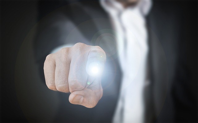 Po výplachu přichází slušný obrat. Akcie i ropa dnes strmě rostou