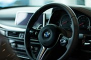 Zisk BMW ve čtvrtletí kvůli mimořádným nákladům klesl o 31,5 procenta