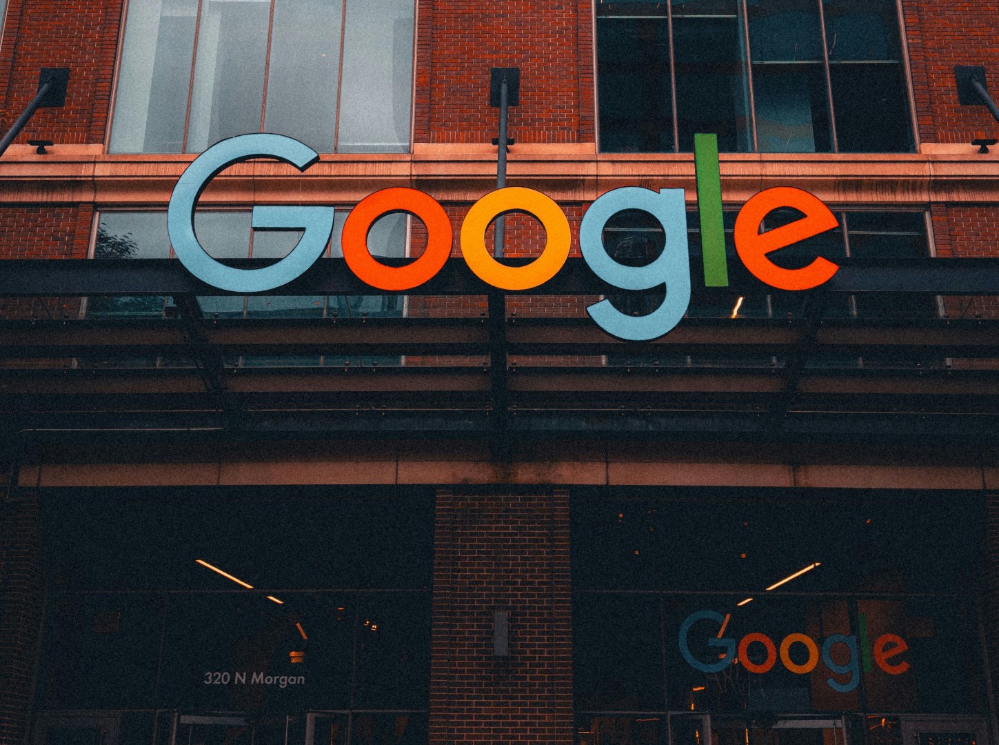 Alphabet překonal očekávání. Silný růst cloudu vyhání akcie vzhůru