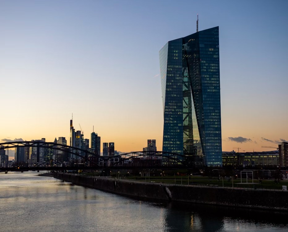 ECB ponechává sazby beze změny. Inflace je pod kontrolou, ekonomika roste