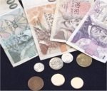 Česká měna začíná lehkou korekcí ztrát, eurodolar se po poklesu vrací