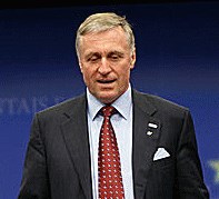 Topolánek: Vláda neplánuje prohlubování protikrizových opatření