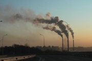 IEA: Emise oxidu uhličitého byly loni rekordní