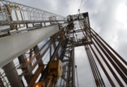 OPEC odhaduje kvůli vyšší produkci z břidlice na rok 2020 přebytek
