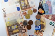 Euro před zprávami z EU koriguje zisky, akcie však rostou dál