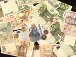 Alert na devizovém trhu: Euro vůči jenu klesá na dvouměsíční minimum