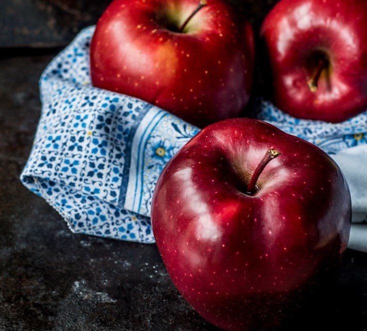 Akcie i po zlepšení lehce v červeném. Náladu kazí regulace