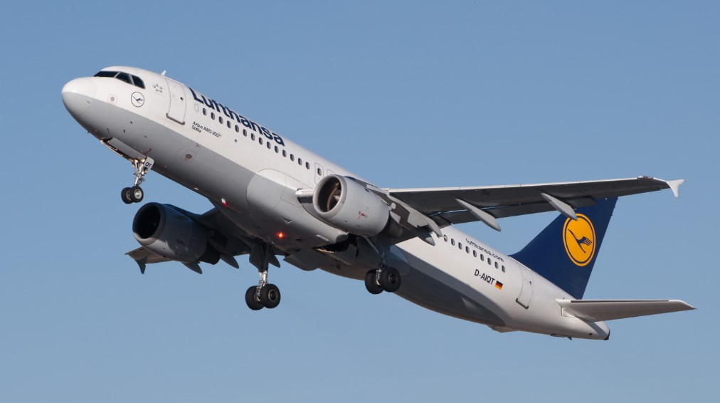 Praha dnes koriguje páteční ztráty. Německu pomáhá do výšin Lufthansa