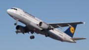 Praha dnes koriguje páteční ztráty. Německu pomáhá do výšin Lufthansa