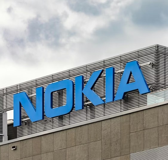 Nokia překvapila silným ziskem, boduje díky AI a sázce na restrukturalizaci