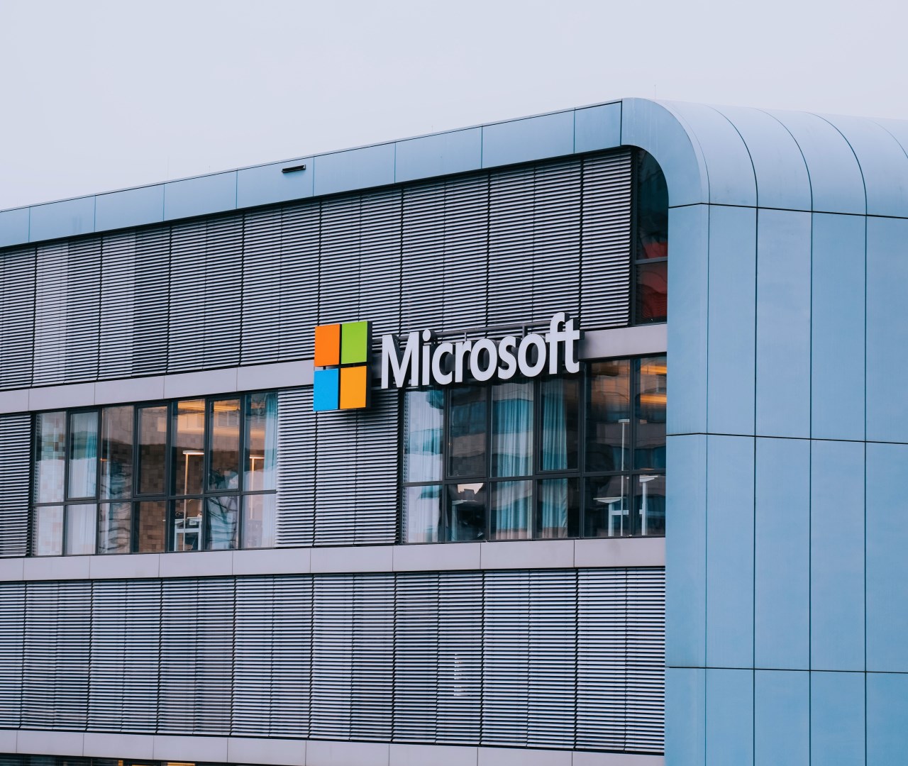 Microsoft zvýšil zisk o 23 procent, tržby překonaly očekávání analytiků