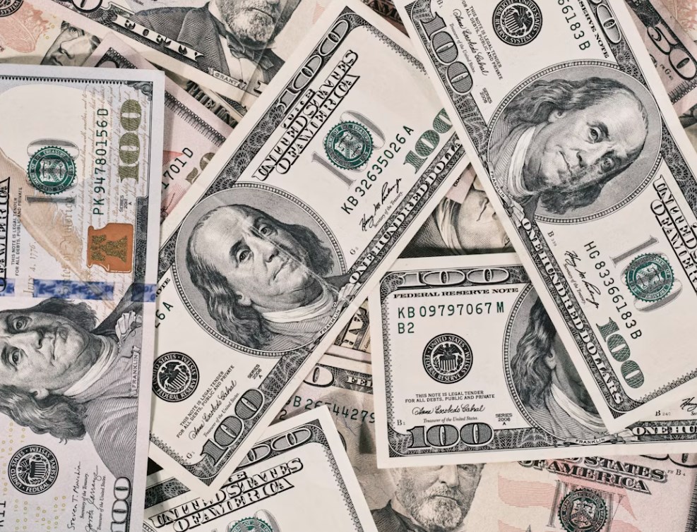 Rozbřesk: Slabá americká inflace a slabý dolar - jak dopadne do střední Evropy?