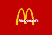 McDonald’s v kleštích; tržby se znovu propadly