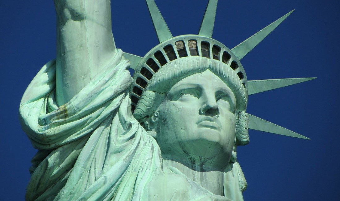 Americká ekonomika vzrostla ve čtvrtletí o 6,9 procenta, upřesnili statistici