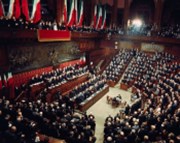 Rozbřesk: Italská vláda dnes pod tlakem odhalí předpoklady rozpočtu