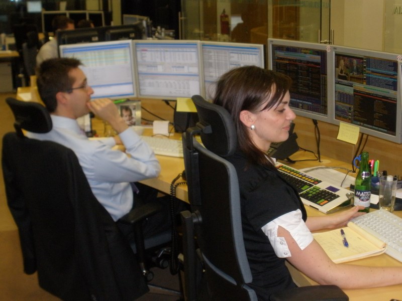 Pražská burza zahájila do zeleného, zisky však začínají pomalu mizet... bude favoritem dne Telefónica O2?