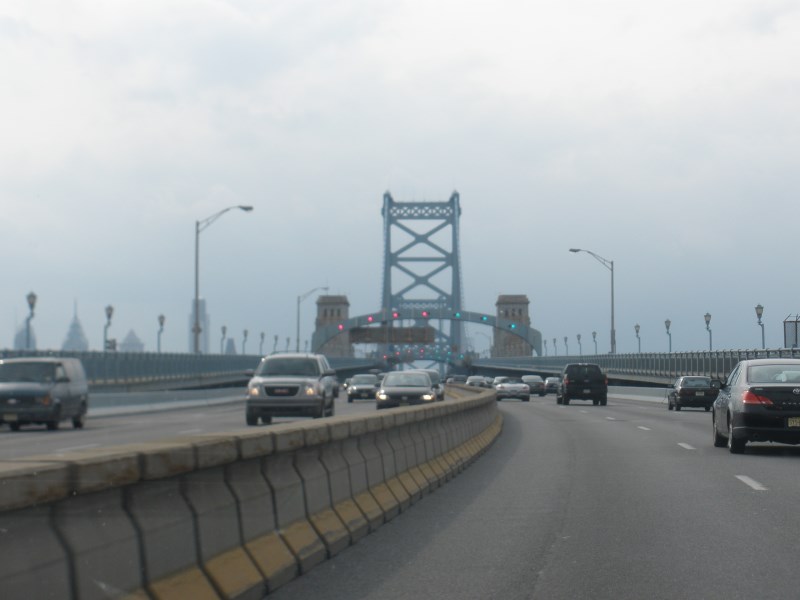 USA: Automobilky loni prodaly nejméně aut za posledních 27 let