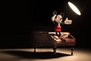 Výpadek filmových studií Walt Disney vyrovnávají zábavní parky (komentář analytika)