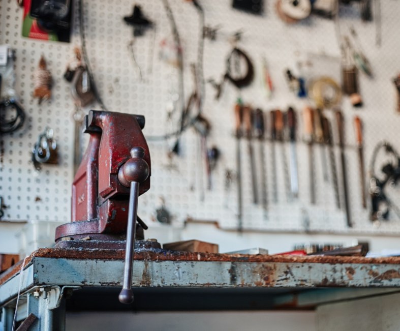 Podmínky v průmyslu se v září čtvrtý měsíc v řadě zhoršily. Index PMI je nejslabší od května 2020