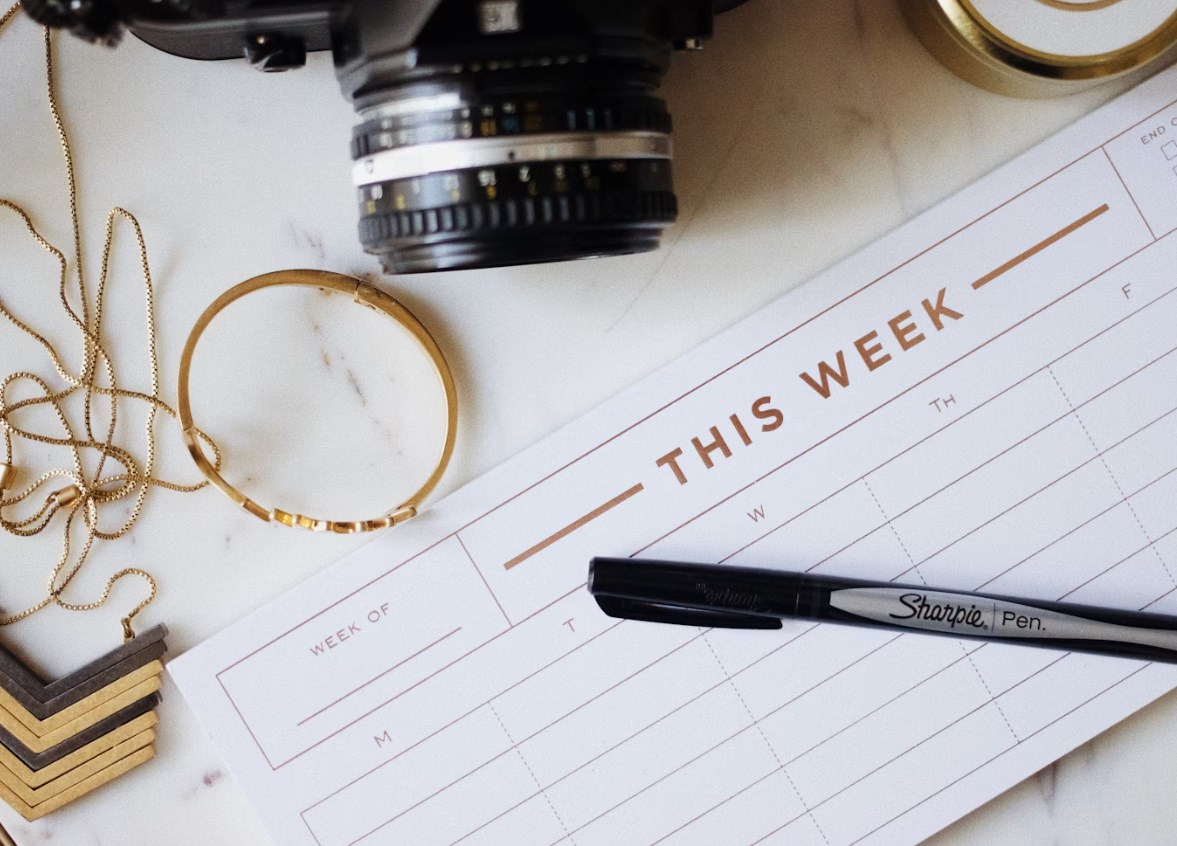 Klíčové výsledky týdne: Netflix sází na obsah, Tesla čelí tlaku, GM mění strategii