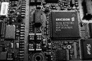 Provozní zisk Ericssonu kvůli stažení z Ruska klesl o desetinu. Akcie se propadly