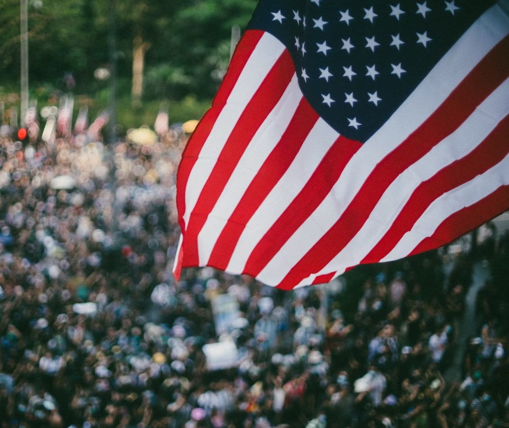 Konec shutdownu je blíž, ale znovu se vynořují obchodní spory