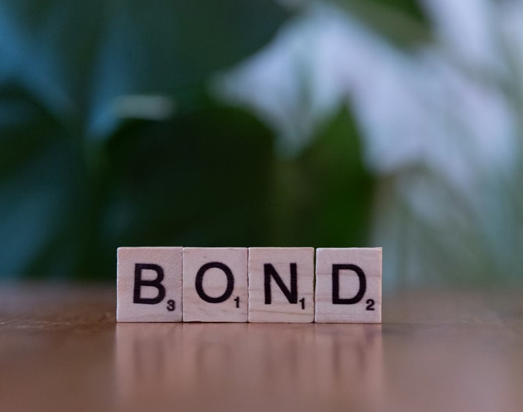 Výprodej evropských dluhopisů nemusí být u konce. Výnosy mohou zůstat vysoko i po skončení konfliktu