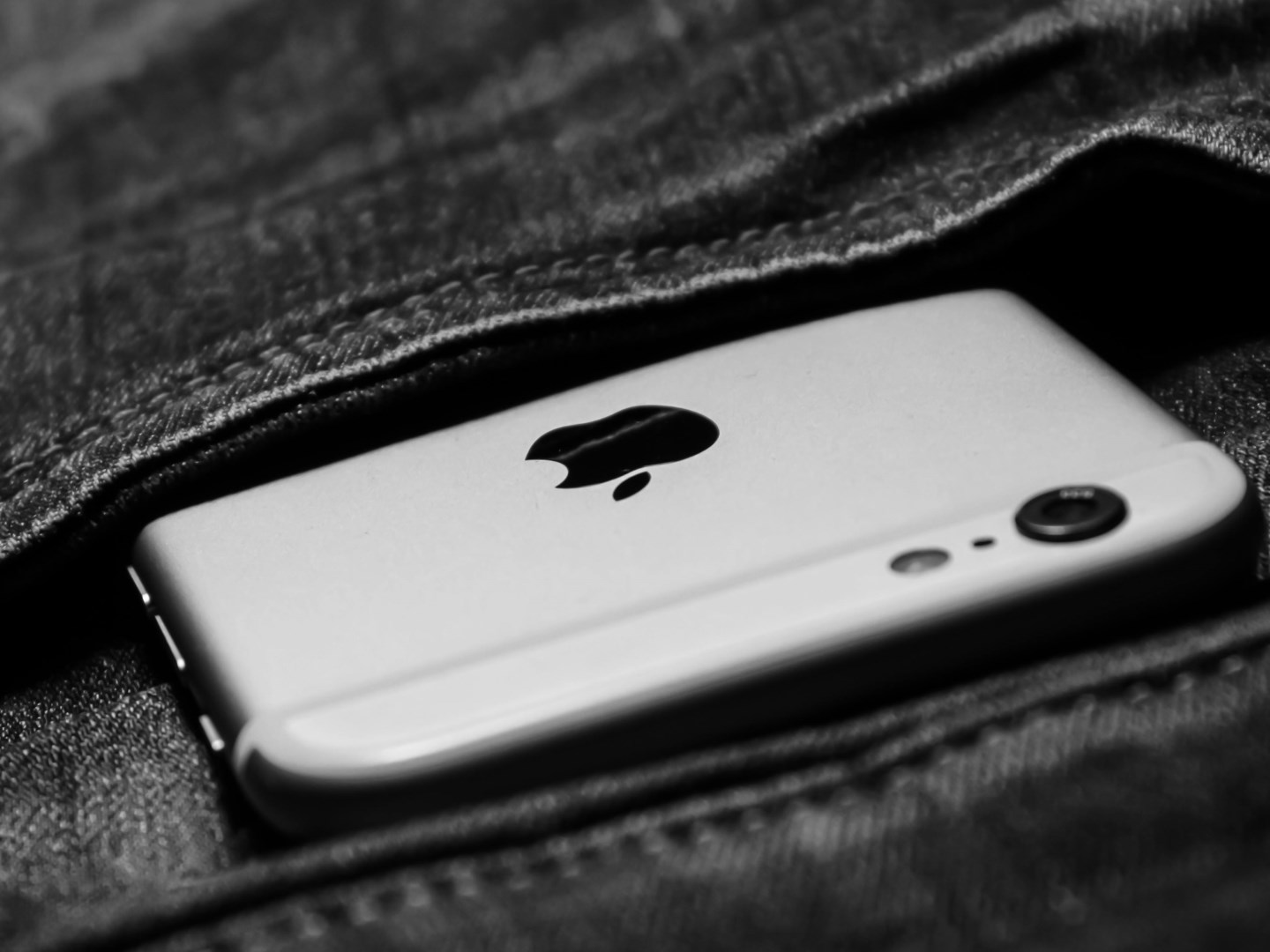 Perly týdne: Jaký bude Fed za Warshe a Apple za Ternuse