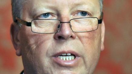 Tlak na odvolání ministra Bessera sílí, Nečas se k jeho (ne)setrvání ve vládě vyjádří zítra večer