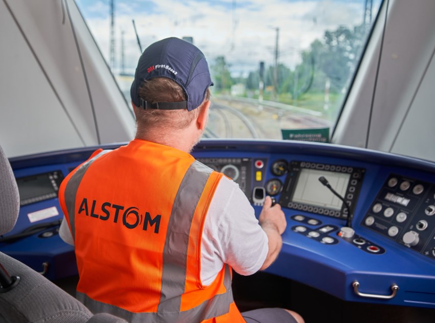 Akcie Alstomu se propadly o 36 %, firma stáhla výhled a oznámila zpoždění projektů