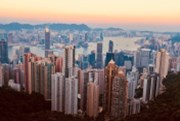 Hongkong a pochybnosti o dohodě. Týden začal v Asii negativně, Evropa navazuje