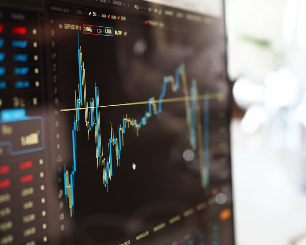 Evropa v červeném, úvodní ztráty však zvládá zmenšovat