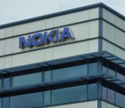 Nokia výrazně snížila ztrátu, očekává slabší začátek roku