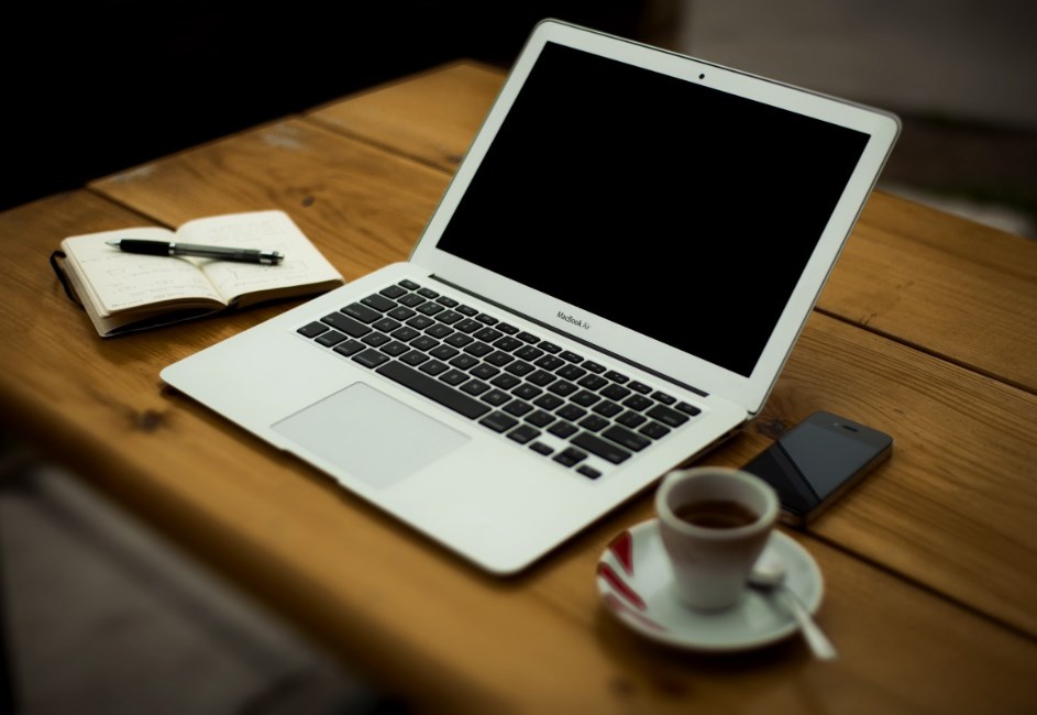 ČNB nebude už dále zvyšovat sazby 'nijak zásadně', Biden připravuje pomoc Ukrajině za 750 milionů dolarů a futures klesají