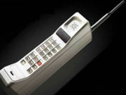 Před 35 lety uvedla Motorola na trh první mobilní telefon