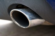 Británie zakáže prodej aut na naftu a benzin už od roku 2035