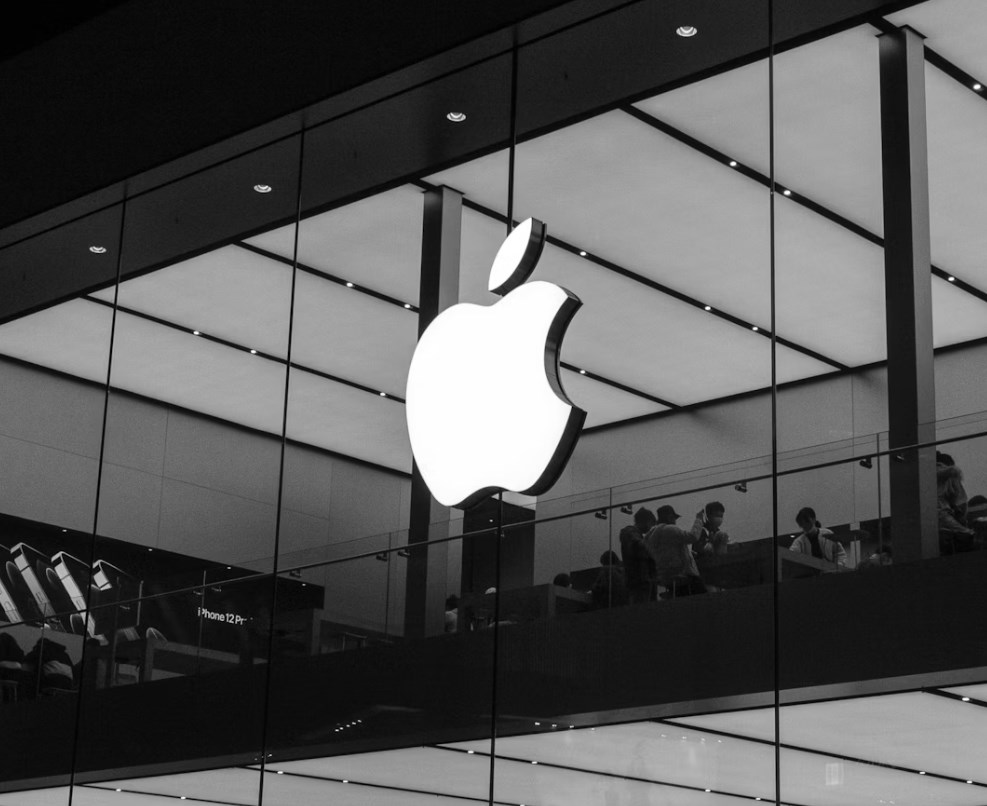 Apple zvažuje diverzifikaci čipů, oslovil Intel a Samsung