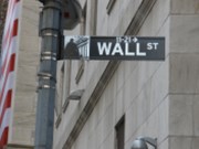 Wall Street ustupuje z lokálních maximálních hodnot