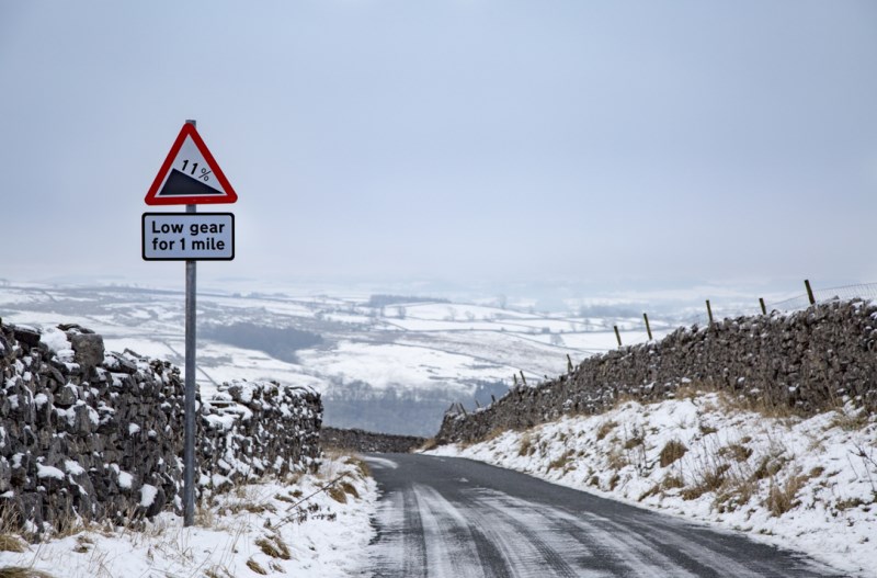Ekonomiky čelí prudké recesi. Ekonomové varují před poklesem až o 30 %