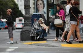 Míra chudoby v USA poprvé od roku 2006 klesla, příjmová nerovnost však narůstá