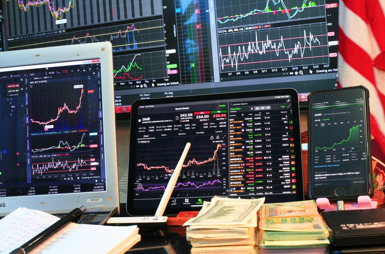 Čínu vystrašil delisting v USA, evropské akcie však využívají klidnějšího pátku