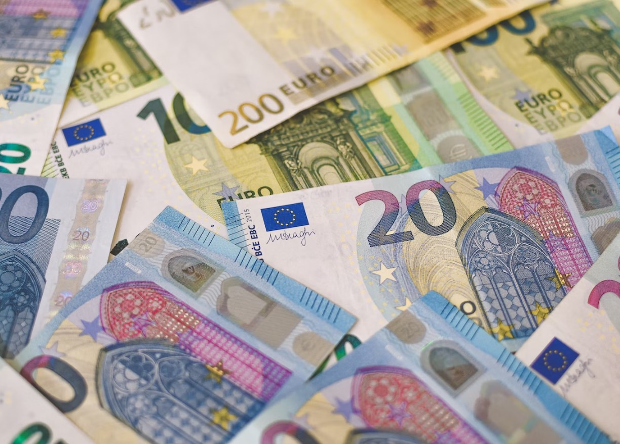 FX Strategie: Vysoká jádrová inflace v eurozóně a silný trh práce v USA zvýší averzi k riziku. Ta může být stopkou pro korunu