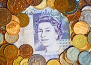 Britská libra na novém rekordním dnu na páru s dolarem. Obchodníci se obávají plánů pro ekonomiku