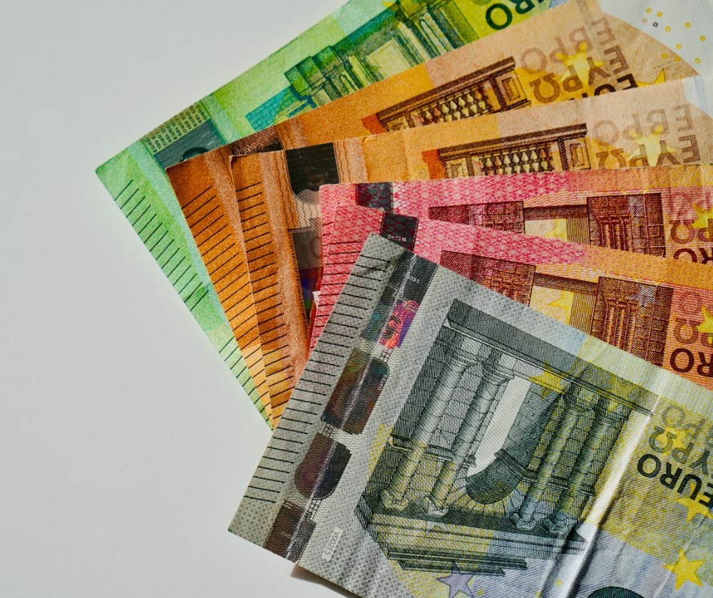 ECB nechává sazby na místě a spoléhá se na přicházející data. Prognózu vylepšila