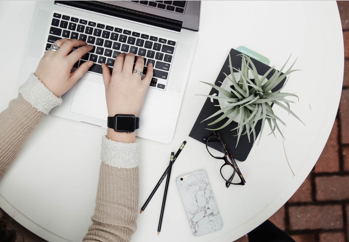 Erste a VIG se obchodují poslední den s dividendou, globální propast mezi ekonomikami se rozšiřuje a futures jsou červené