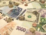 Středoevropským měnám se příliš nedaří, větší ztráty ale dnes vidíme jen na forintu